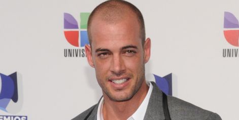 el-pelon-de-william-levy-en-la-alfombra-azul-de-premios-juventud-2011.jpg