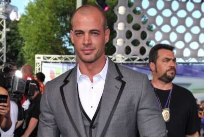 william-levy-alfombra-azul-pj-4_409x274.jpg